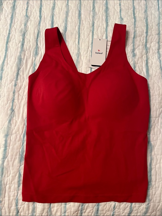 Baleaf Tops - Baleaf Red Sleeveless Seamless Tank with Molded Cups NWT L/XL